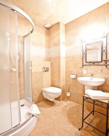Фото номера Двухместный номер с 2 отдельными кроватями и балконом Отель Hotel Kotarz Spa&amp;Wellness г. Бренна 9
